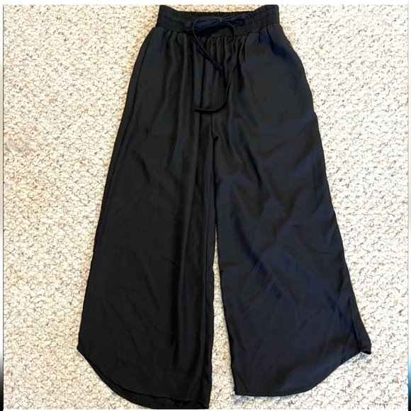 She + Sky Pants - She + Sky Black Cropped Flowy Pants, Size M